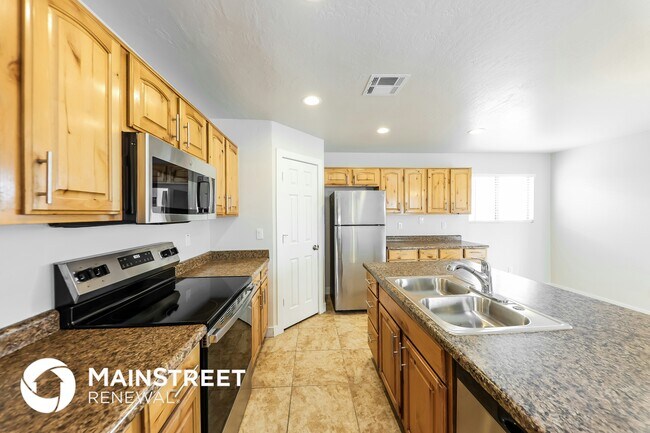 Building Photo - 5607 S 16th Dr
