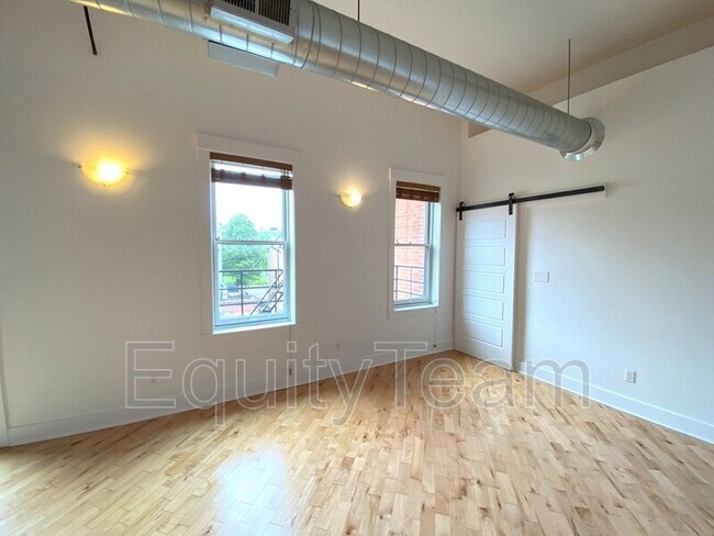 Building Photo - 1413 Race St