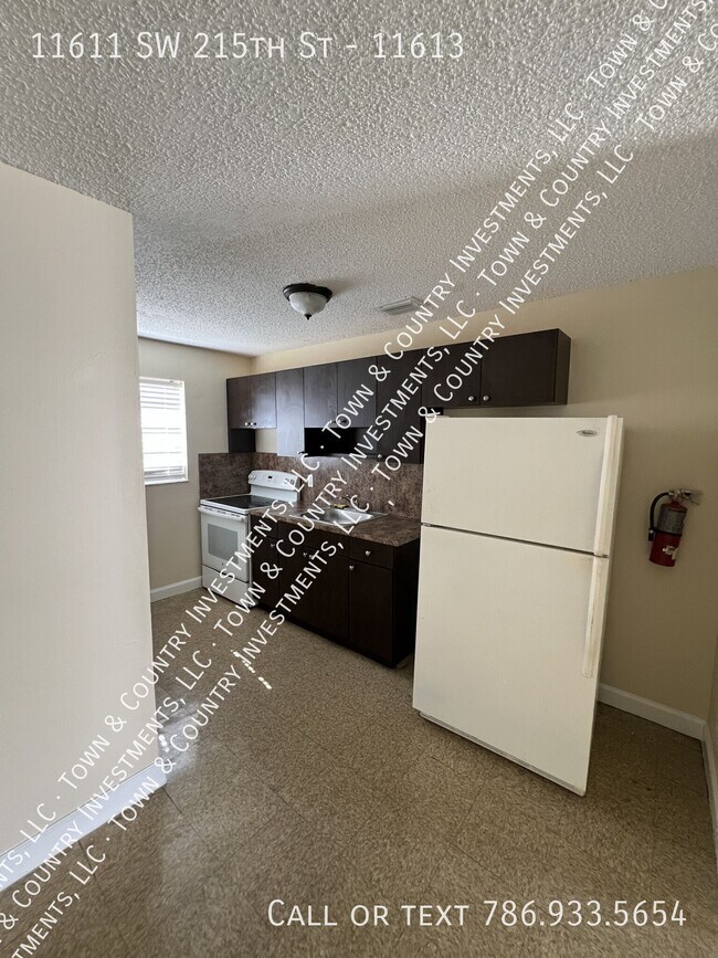 Foto del edificio - 11611 SW 215th St