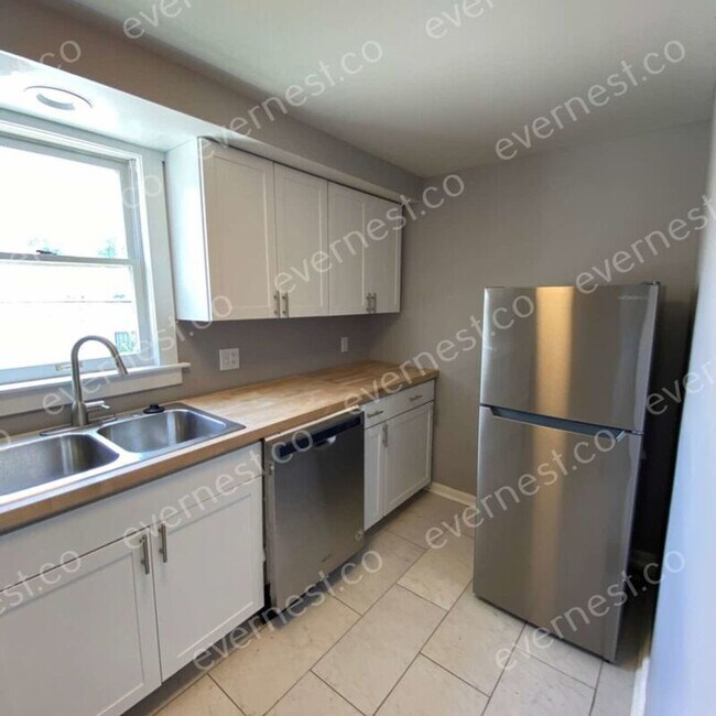 Building Photo - 681 Stewart Ave