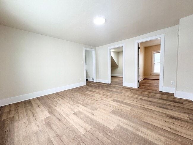 Building Photo - 520 12th Ave