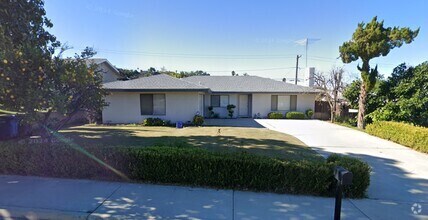 Building Photo - 11552 Poplar St