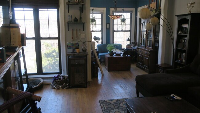Building Photo - 1159 W Farwell Ave