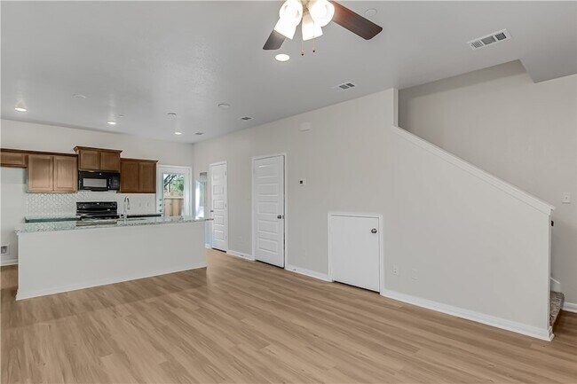 Foto del edificio - 601 W 24th St