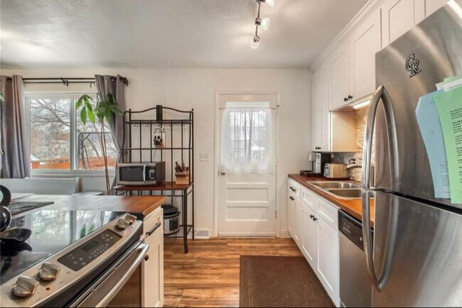 Foto del edificio - 9173 Everett St