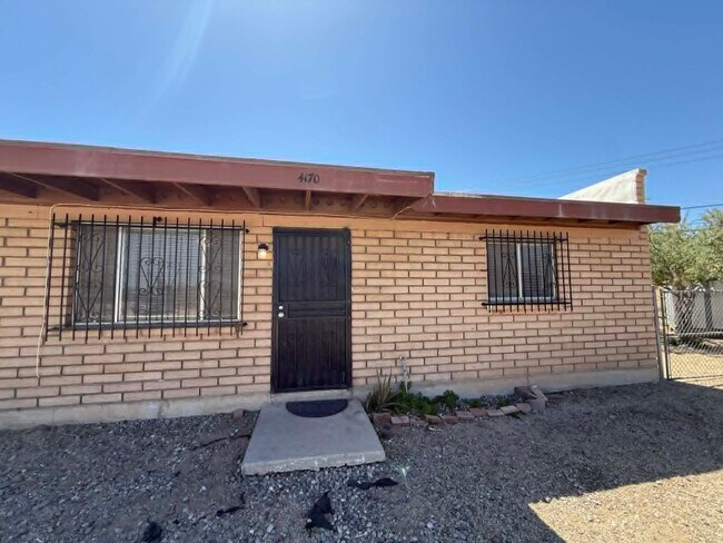 Foto del edificio - 4170 E 32nd St