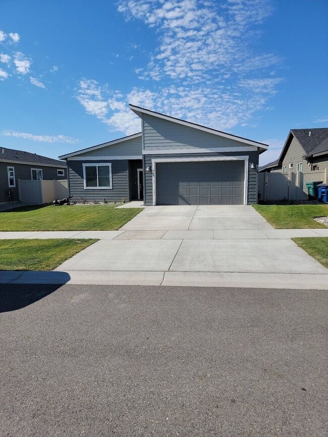 Building Photo - SINGLE FAMILY HOME ON SPINDLE (APP#155)