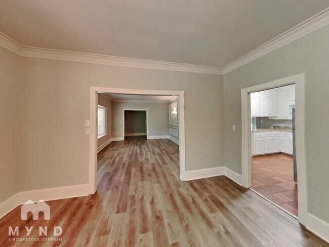 Building Photo - 127 Forest Hills Dr