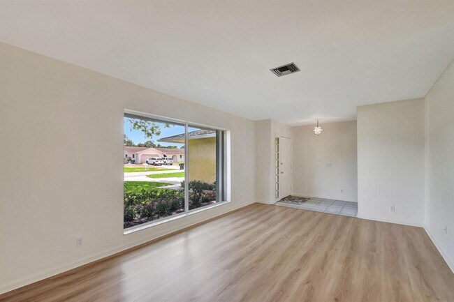 Foto del edificio - 3227 Pebble Beach Dr