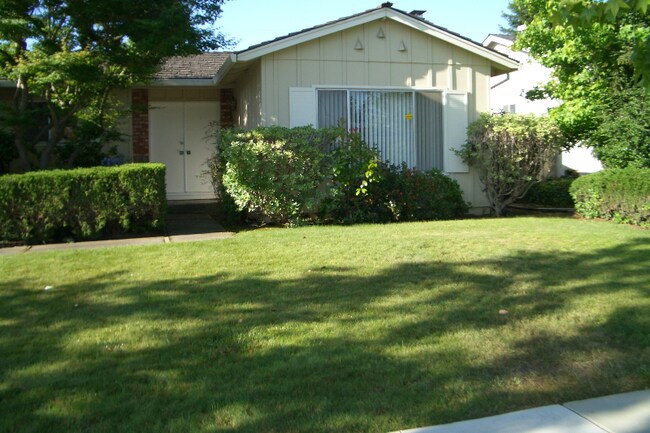 Foto del edificio - 20668 Shelly Dr