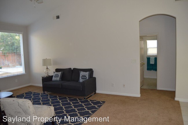 Foto del edificio - 3 br, 2 bath House - 1126 E Pinehurst Avenue