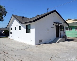 Building Photo - 823 W 78th St