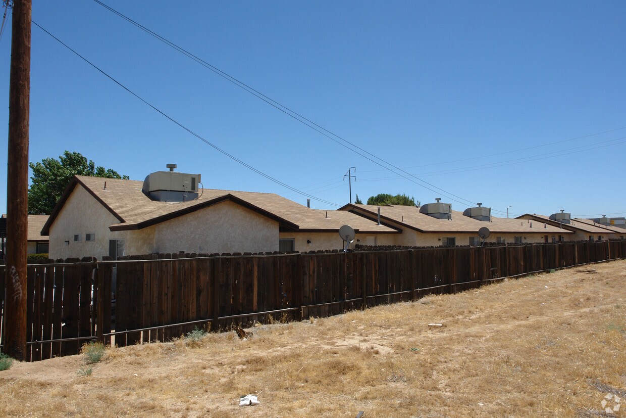 Building Photo - 15810 Bear Valley Rd