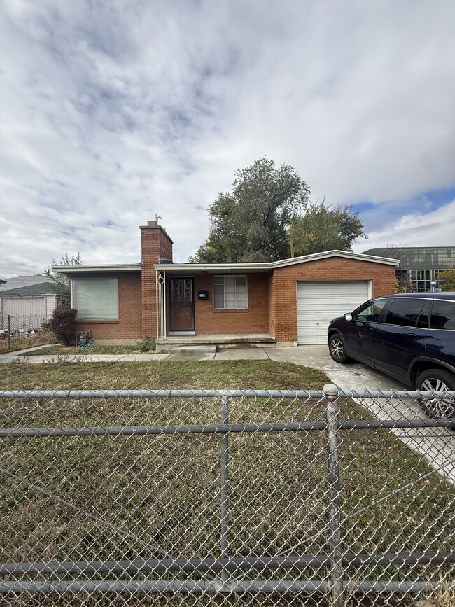 Building Photo - 1636 S 200 E