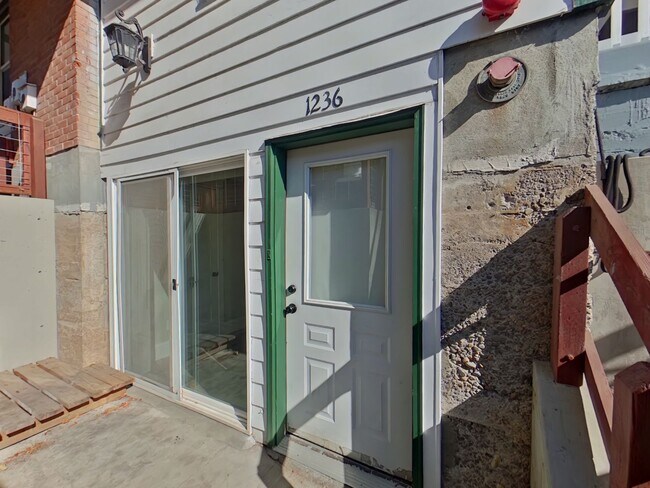 Foto del edificio - 1236 Mill St