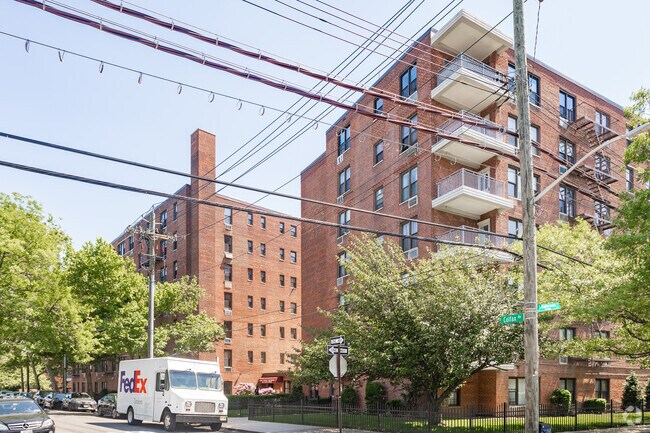 Building Photo - 145 Lincoln Ave