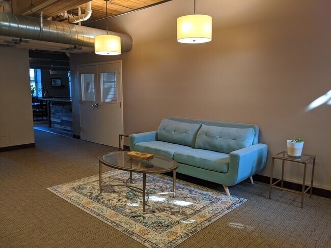 Building Photo - 52 Lawrence Dr