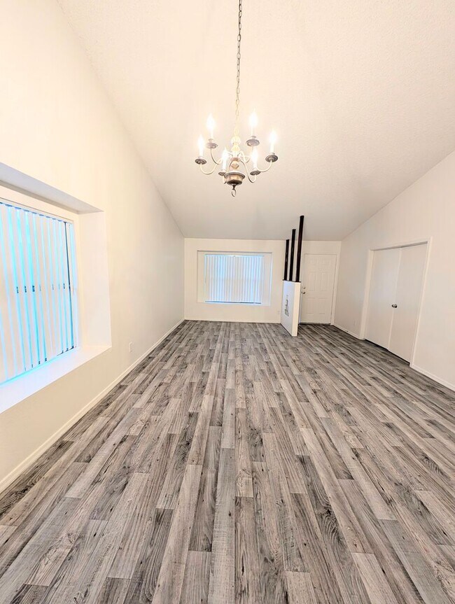 Foto del edificio - AVAILABLE NOW IN GREAT GILBERT LOCATION WITH NO HOA!!!