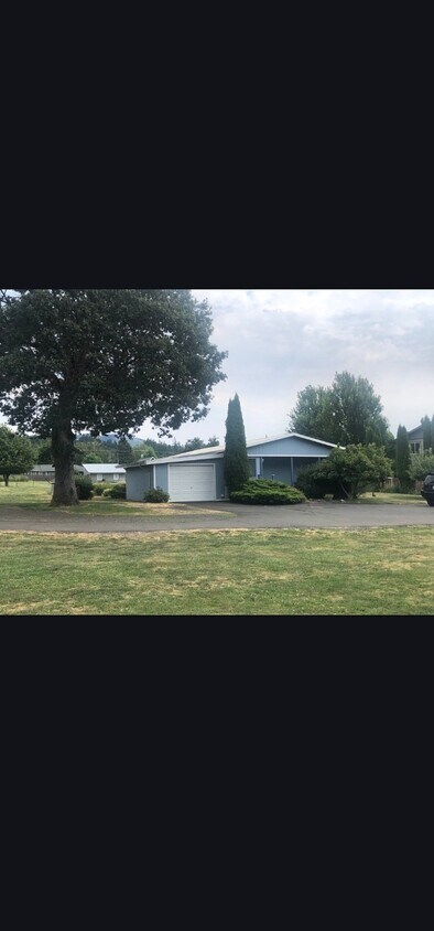 Foto del edificio - 881 SW Pucker Huddle Rd