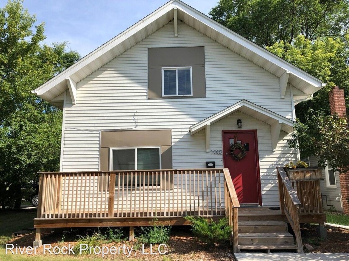 5 br, 2 bath House 1002 4th Avenue South House Rental in Moorhead, MN