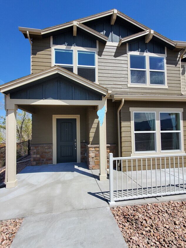 864 Petra Hts, Colorado Springs, CO 80916 Townhome Rentals in