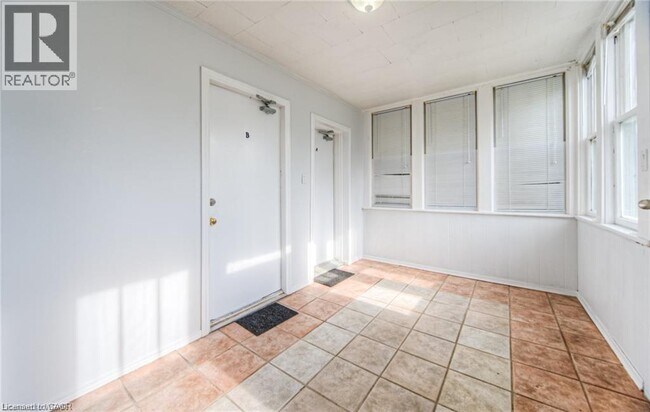 Building Photo - 93 Water St S