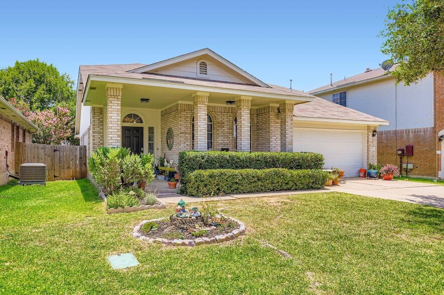 Foto principal - 803 Hank Aaron Ln