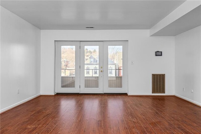 Building Photo - 520 S Negley Ave