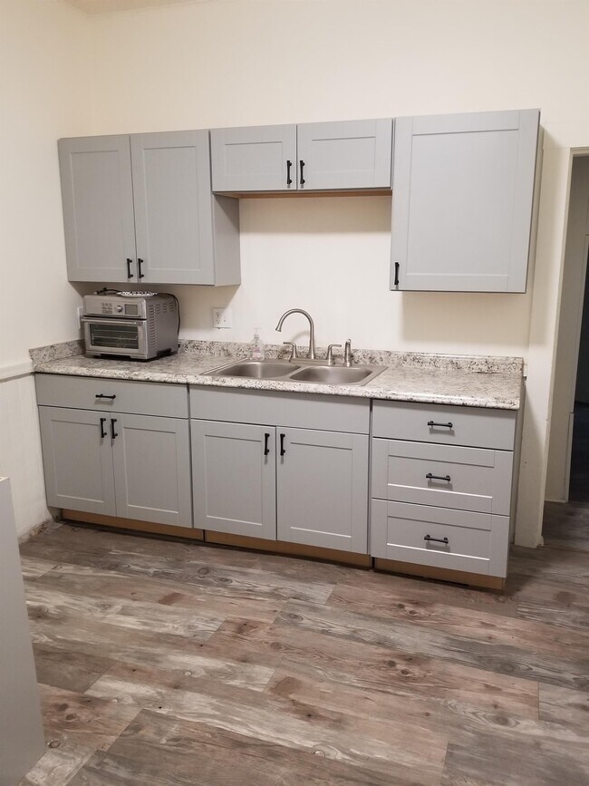 Foto del edificio - 10 N Touchet St