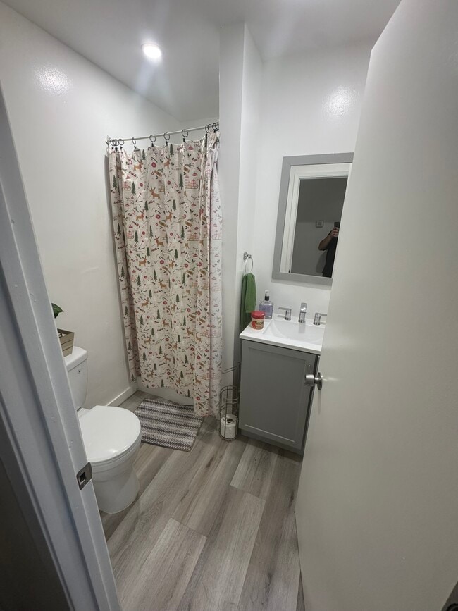 Building Photo - 160 W 49th St