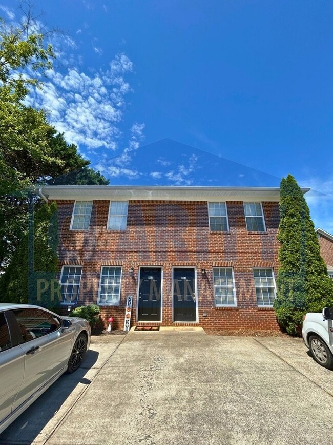 Building Photo - 865 Stone Glen Trail NW