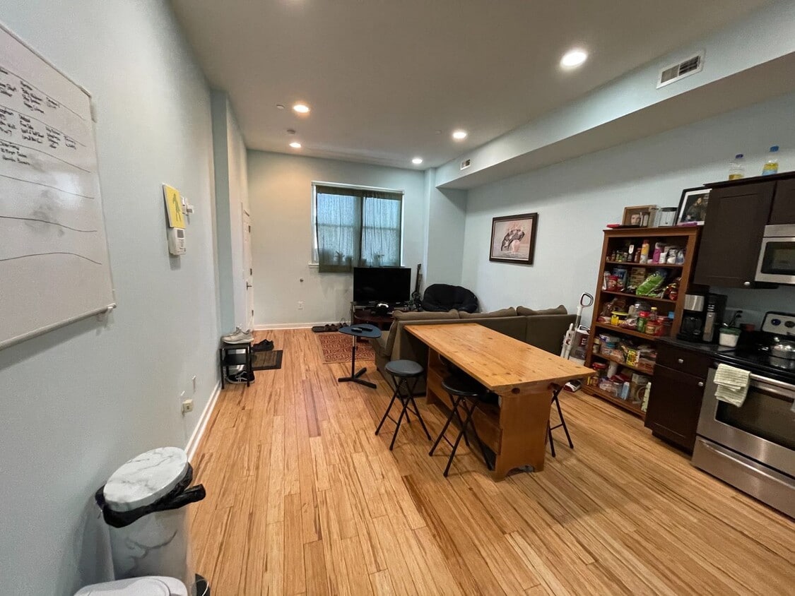 Photo - 1411 W Thompson