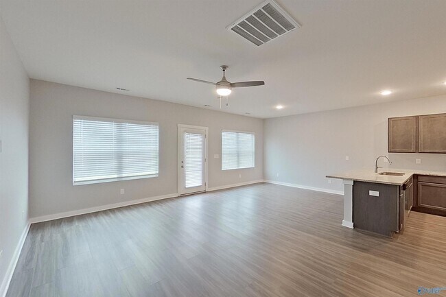 Foto del edificio - 6407 Cotton Crk Rd NW