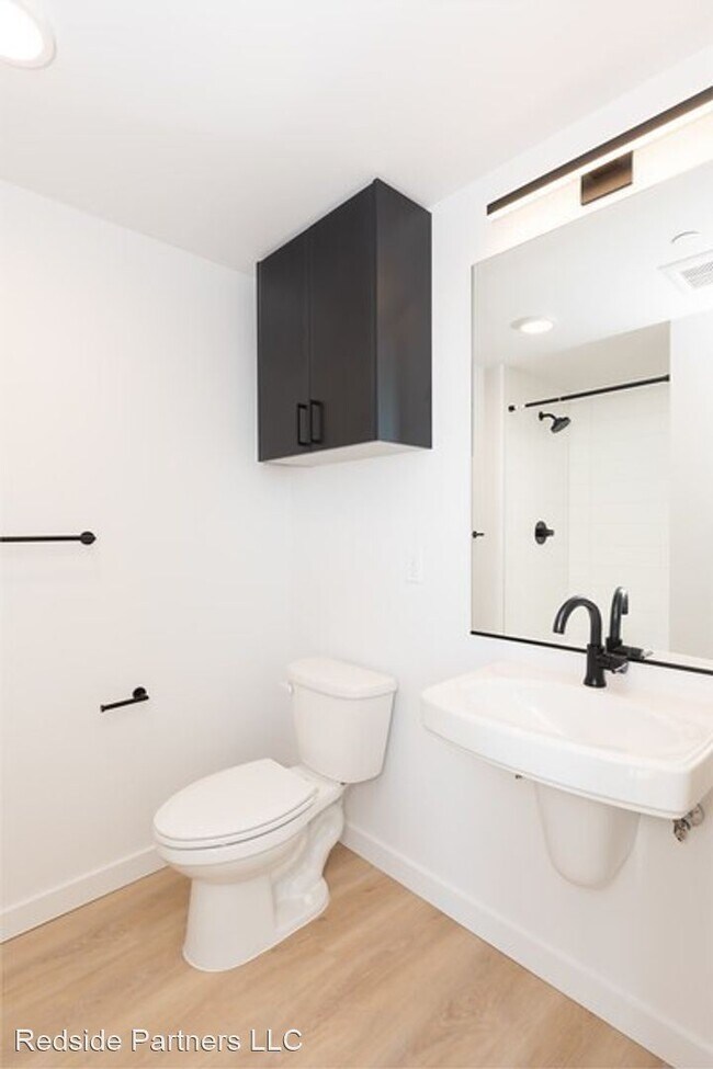 Building Photo - 838 NE 66th St