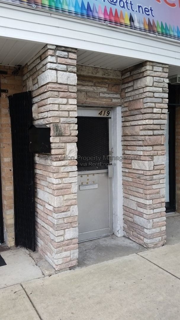 Building Photo - 417 W 95th St