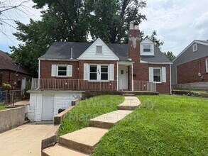 Building Photo - 802 Rolwes Ave