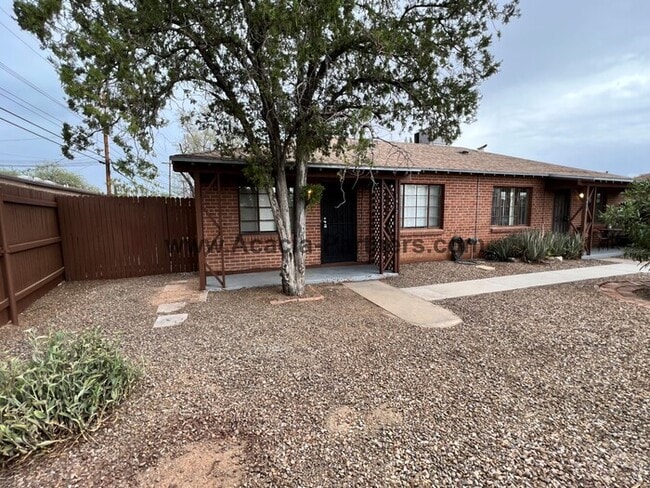 Close to U of A - Close to U of A House