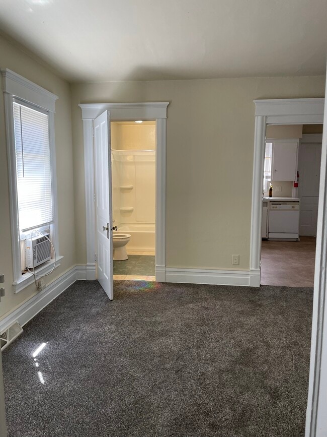 Building Photo - 715 Minor Ave