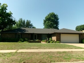 Building Photo - 7136 NW Birch Pl
