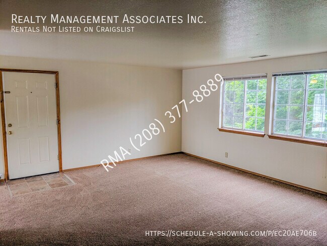 Building Photo - 2-Bedroom Apartment Located Close to BSU &...