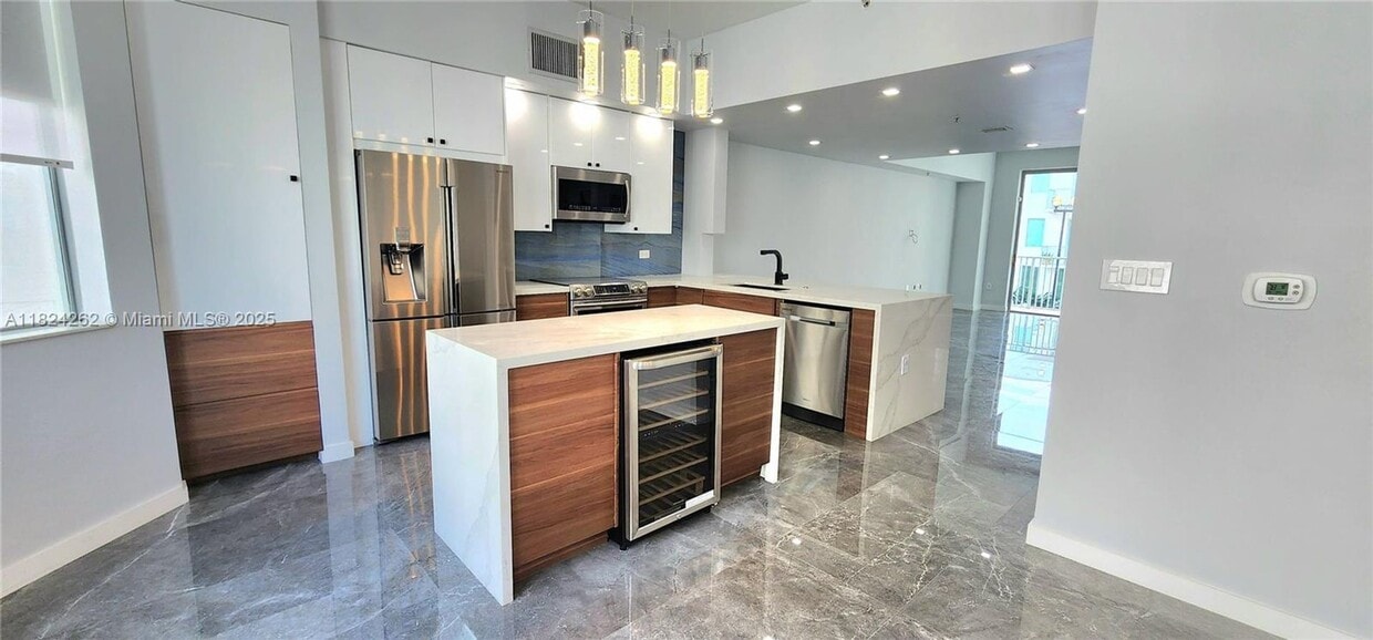 Foto principal - 2146 Van Buren St