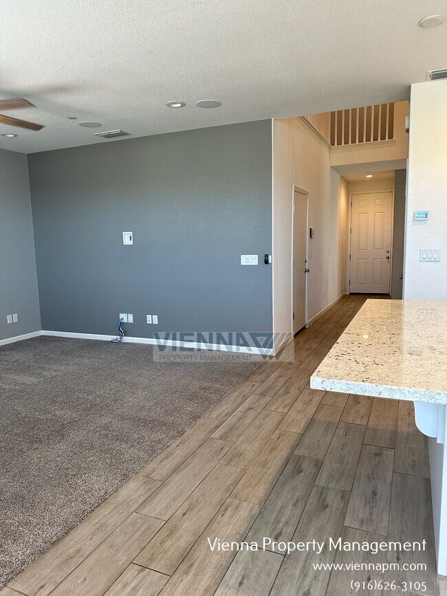Foto del edificio - 1347 Larkspur Dr
