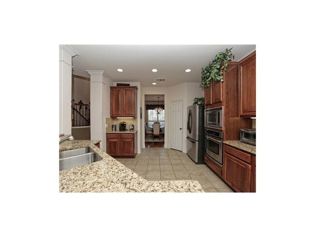 Building Photo - 2660 Salorn Way