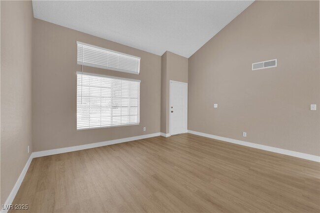 Foto del edificio - 2830 Belleza Ln