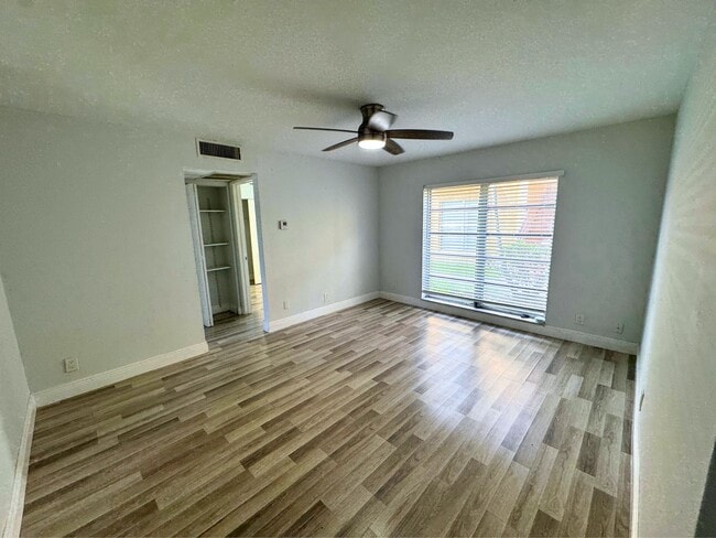 Foto del edificio - 4501 Treehouse Ln