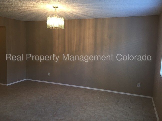 Foto del edificio - Beautiful Townhome in Stoneridge Park