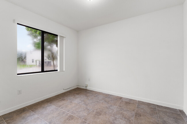 Building Photo - 340 NE 208th Terrace