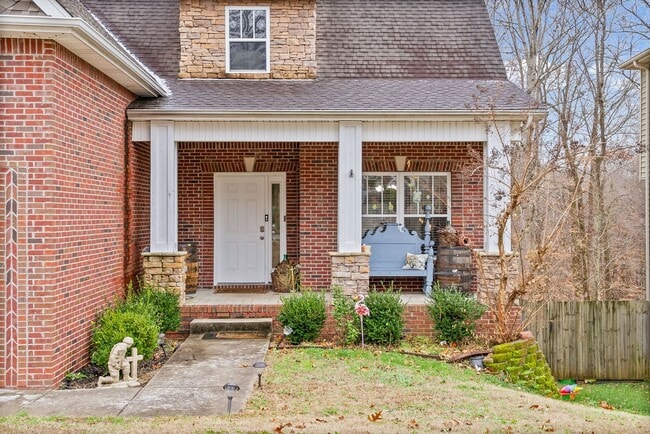 Building Photo - 632 Hidden Valley Dr