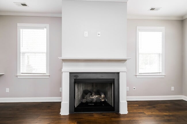 Foto del edificio - 313 Ashley Woods Ct