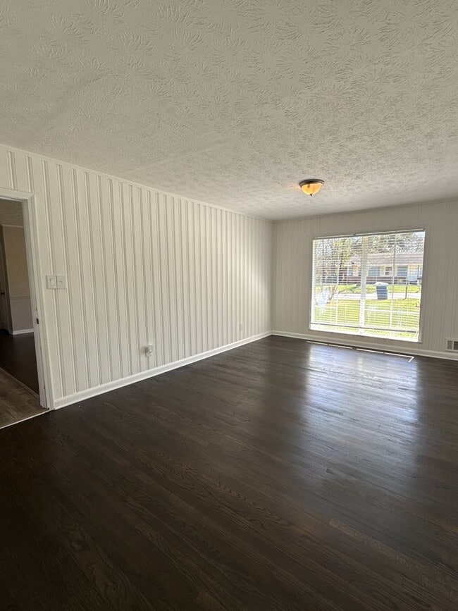 Building Photo - 3 Bed 2 Bath in Jonesboro!